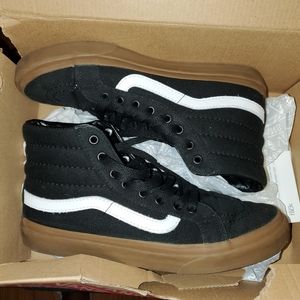 High top, black & white vans